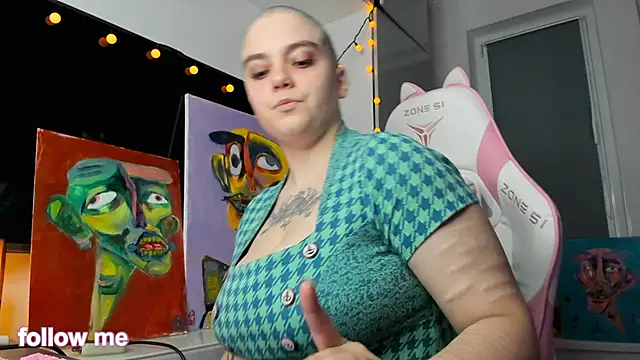 Snapshot of enigmastella chatting on December 16, 11:04 am enigmastella online show from December 16, 11:04 am