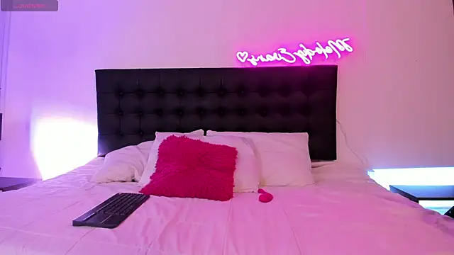 Snapshot of Melody_evanss chatting on December 15, 12:20 pm Melody evanss online show from December 15, 12:20 pm