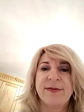 AhlyssaLove1155 online show from March 9, 4:49 am