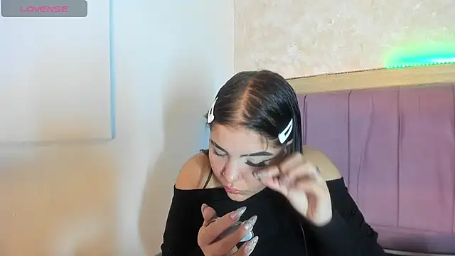 Snapshot of alunnaclarkcm chatting on December 15, 9:41 pm alunnaclarkcm online show from December 15, 9:41 pm