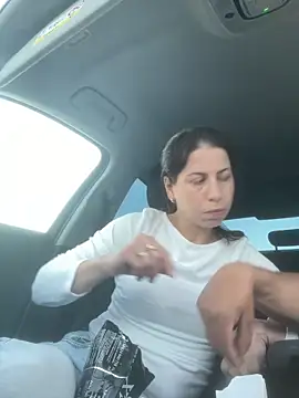 coupledeea online show from April 5, 6:27 pm