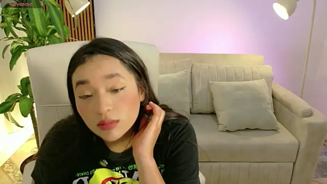 IAM  ZARA online show from April 14, 9:43 pm