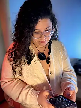 VanesssaMilf  online show from May 14, 8:43 am