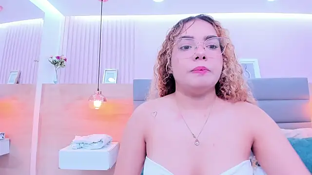 Snapshot of abril_dolly chatting on December 15, 5:50 pm abril dolly online show from December 15, 5:50 pm