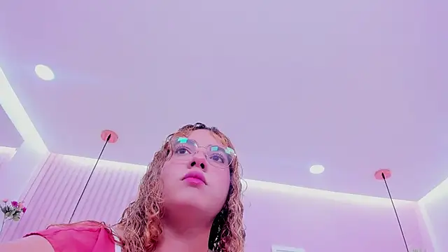 abril dolly online show from December 19, 12:01 pm