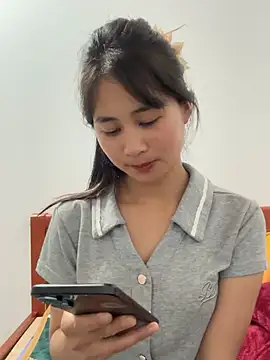 Him MountainGirl online show from March 14, 3:45 am