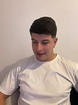 Goldenknight33 online show from April 24, 9:06 pm