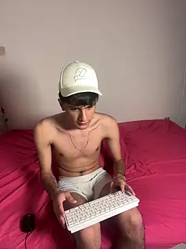 Snapshot of Andycillo chatting on February 20, 6:26 am Andycillo online show from February 20, 6:26 am