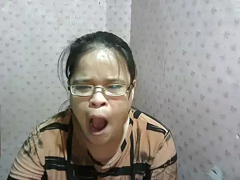 Snapshot of Hotty_babe23 chatting on December 16, 4:12 pm Hotty babe23 online show from December 16, 4:12 pm