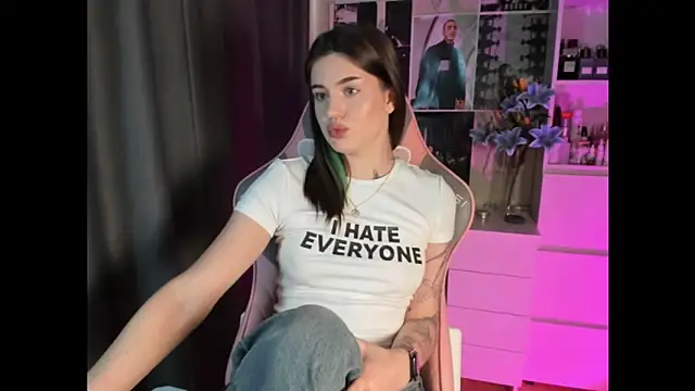 NikkieKitty online show from March 12, 10:10 am