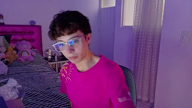 Snapshot of Dani_Dancer chatting on February 22, 9:24 pm Dani Dancer online show from February 22, 9:24 pm