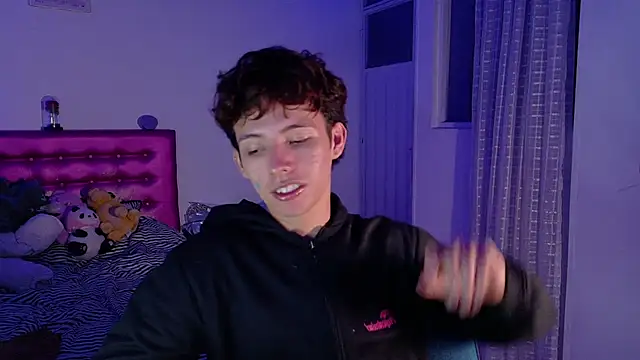 Snapshot of Dani_Dancer chatting on February 27, 12:32 am Dani Dancer online show from February 27, 12:32 am