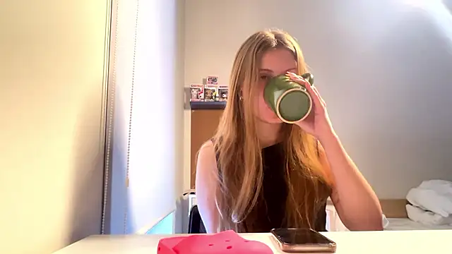 Snapshot of Callmeee_star chatting on January 15, 7:24 am Callmeee star online show from January 15, 7:24 am