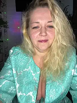 JenniferCarmen online show from April 10, 11:42 pm