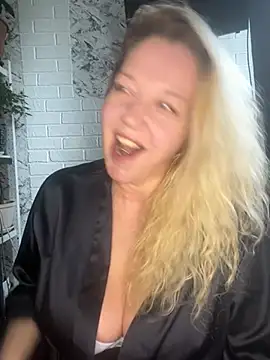 JenniferCarmen online show from May 16, 6:32 am
