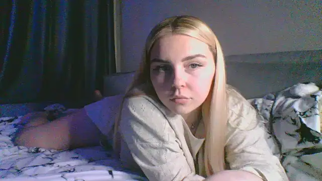 Snapshot of kit_katiki1 chatting on December 14, 6:56 pm kit katiki1 online show from December 14, 6:56 pm