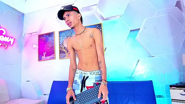 Alex jeins at online show from January 15, 2:10 pm