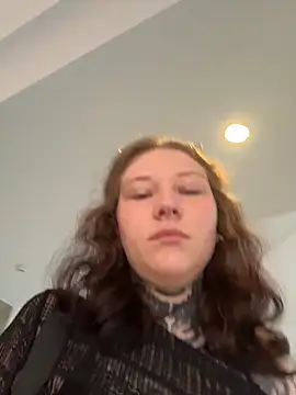 Snapshot of FionaMurr chatting on December 16, 2:05 am FionaMurr online show from December 16, 2:05 am