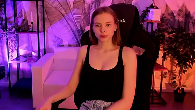 Snapshot of BellaHaadiid chatting on December 15, 6:17 am BellaHaadiid online show from December 15, 6:17 am