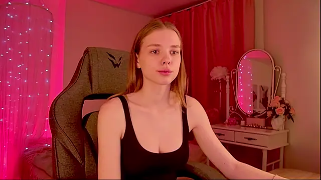 Snapshot of BellaHaadiid chatting on December 16, 11:48 am BellaHaadiid online show from December 16, 11:48 am