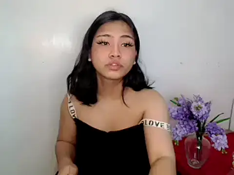 Snapshot of Secretfantasycum chatting on April 6, 10:00 pm Secretfantasycum online show from April 6, 10:00 pm