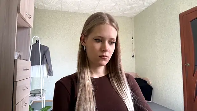 ZaidaSchwarten online show from March 18, 11:35 am