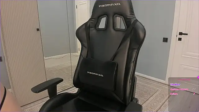 lovelymikky online show from April 7, 3:40 am