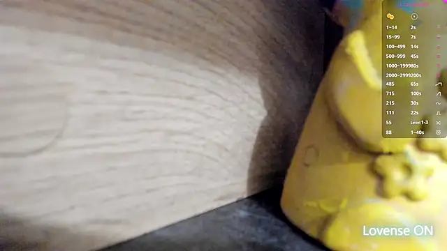 Snapshot of classy_medea chatting on December 16, 1:32 am classy medea online show from December 16, 1:32 am