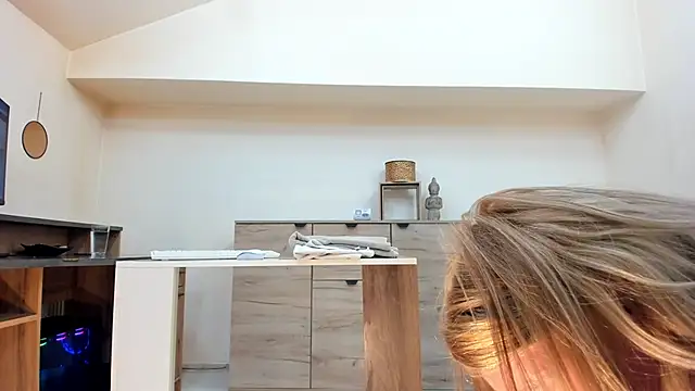 Snapshot of classy_medea chatting on February 26, 1:04 am classy medea online show from February 26, 1:04 am