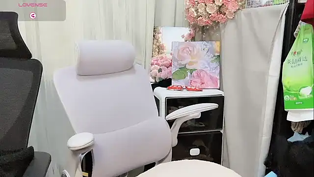 Yvonne-07 online show from March 30, 4:19 pm