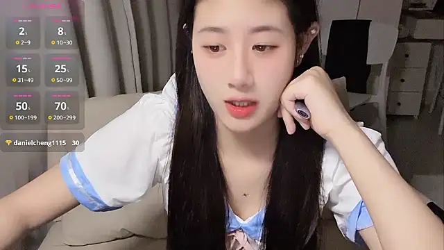 Yvonne-07 online show from May 17, 4:58 pm