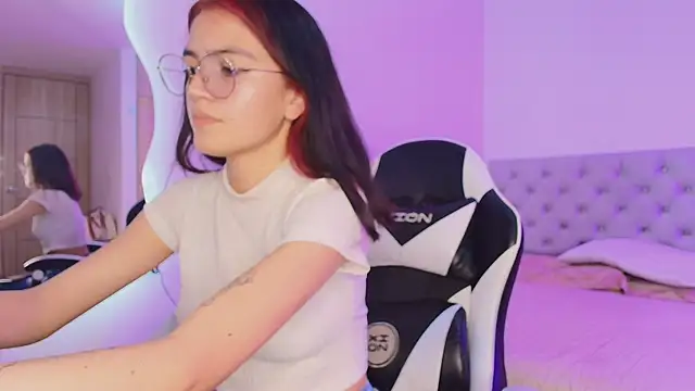 Snapshot of Celeste__star18 chatting on December 17, 8:26 pm Celeste star18 online show from December 17, 8:26 pm