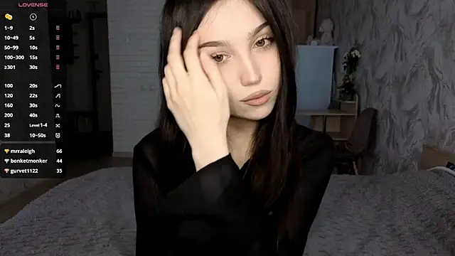 Qwami Amie online show from May 16, 6:54 am