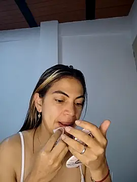 Evangeline Bonnet online show from April 7, 10:15 am