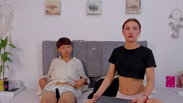 Snapshot of tefi_meow_ chatting on December 22, 3:20 pm tefi meow online show from December 22, 3:20 pm