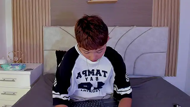 tefi meow  online show from April 4, 4:37 pm