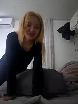 Snapshot of SherrylShaw chatting on December 16, 5:40 pm SherrylShaw online show from December 16, 5:40 pm