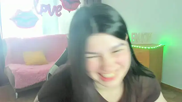 KisaModel online show from May 1, 7:35 am