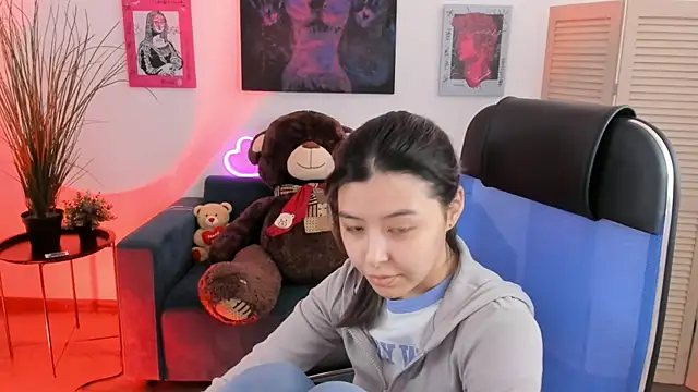 Snapshot of SirenMystiq chatting on December 14, 7:47 am SirenMystiq online show from December 14, 7:47 am