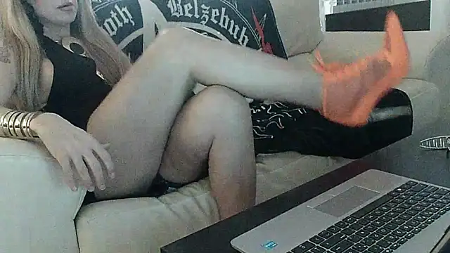 Snapshot of Sandro7879 chatting on February 13, 7:54 pm Sandro7879 online show from February 13, 7:54 pm