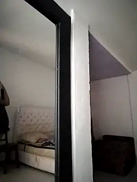 supreme nahomy online show from January 8, 12:40 pm