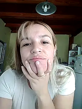 Snapshot of solenya25 chatting on January 9, 2:20 pm solenya25 online show from January 9, 2:20 pm