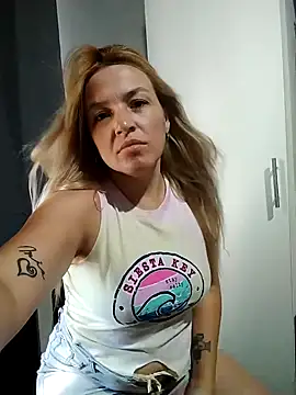 Snapshot of solenya25 chatting on January 11, 6:46 pm solenya25 online show from January 11, 6:46 pm