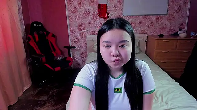 hungrybunny333 online show from December 20, 5:25 am