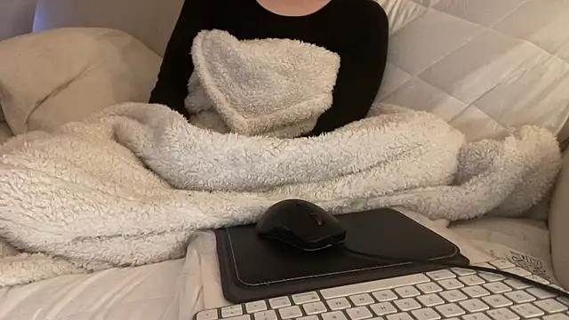 ijustturned18today online show from January 15, 8:08 am