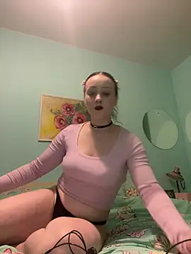 Snapshot of arisha_glow chatting on December 17, 8:15 pm arisha glow online show from December 17, 8:15 pm