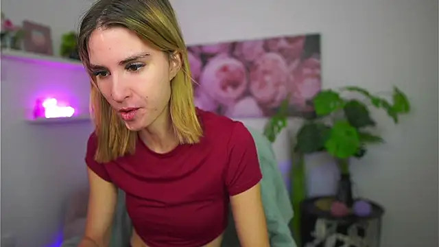  Bella Young online show from December 15, 2:10 pm