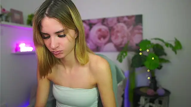  Bella Young online show from December 18, 2:23 pm