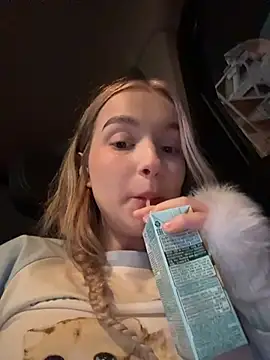 Snapshot of -teenytiny- chatting on December 13, 7:53 pm -teenytiny- online show from December 13, 7:53 pm