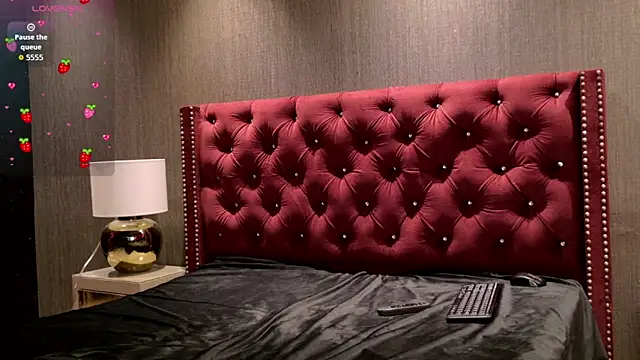 Shelly bat online show from April 18, 10:21 pm